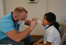 목 감기로 인한 불편함을 완화하는 효과적인 자가 돌봄 방법과 조치