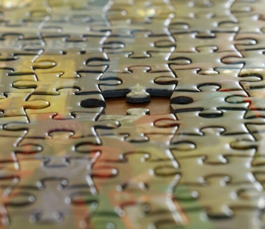 인지 능력 올리는 활동 a close up view of a puzzle piece