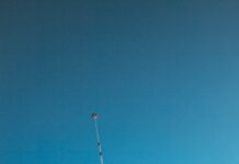 면역력을 높이는 겨울철 운동 추천 man skiing on land