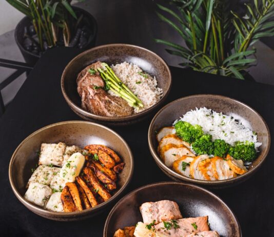 다이어트 중 부족해지기 쉬운 영양소 관리법 cooked food on black ceramic bowls