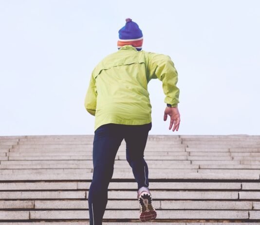 만성 피로 극복법: 에너지를 되찾는 건강 관리법 person climbing concrete stairs