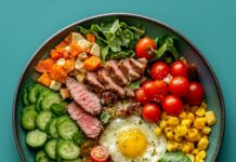 근감소증 예방, 생활 속 실천으로 튼튼한 근육 지키기 A colorful and healthy bowl of food.