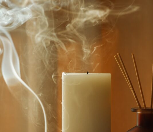 “마음도 운동이 필요하다” — 일상 속에서 실천하는 정신건강 루틴 a couple of candles sitting on top of a table