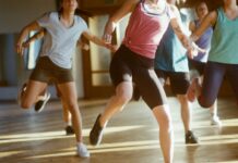 외로움도 병이다, 춤으로 치유하라: 커뮤니티 댄스의 유대감 효과 group of women running on brown wooden floor